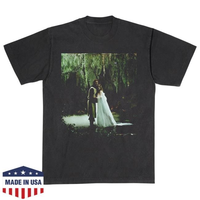 Model/Actress Shirt Suki Waterhouse